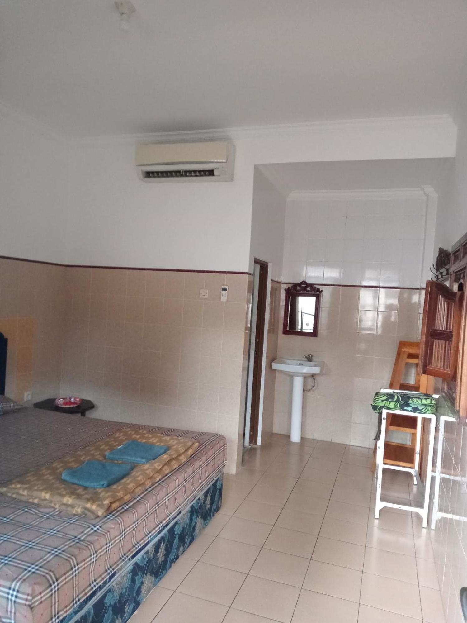 Cempaka 2 Homestay Legian  Ngoại thất bức ảnh